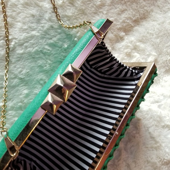 Green Clasp Shoulder Purse/Clutch - Picture 6 of 6